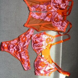 SAVAGE X FENTY PERFECT POPPIES COMPLETE SET BUSTIER AND BRA + PANTY SET